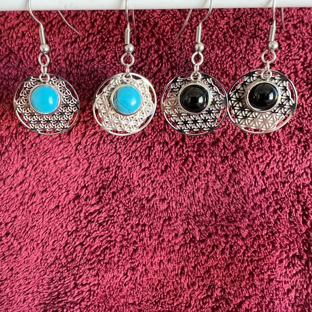 22274 2/$20 Turquoise and Onyx Earrings